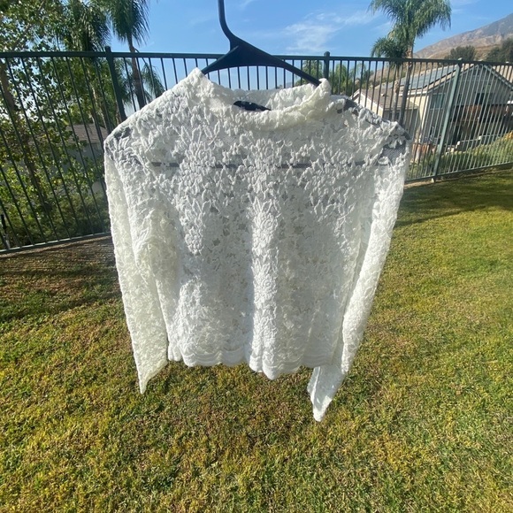 Cream colored lace crop top , used - Picture 2 of 6